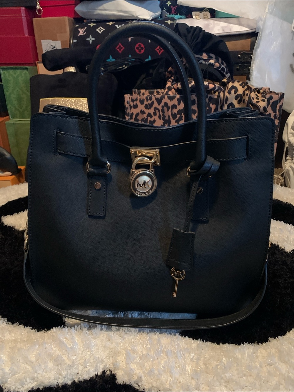 Michael Kors Black Saffiano Leather Hamilton Tote 🖤 💛 🖤